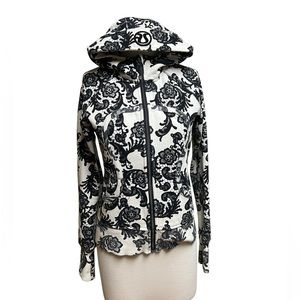 Lululemon white and black Scuba hoodie stretch size 8 floral